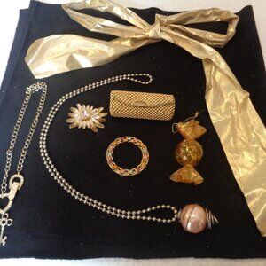 VINTAGE GOLDTONE & BLING SHINE JEWELRY & PARTS PURSE ORN ETC LOT